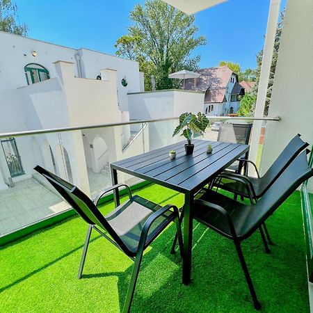 Villa Bauhaus Labi Garden Wellness Apartman Шіофок Екстер'єр фото