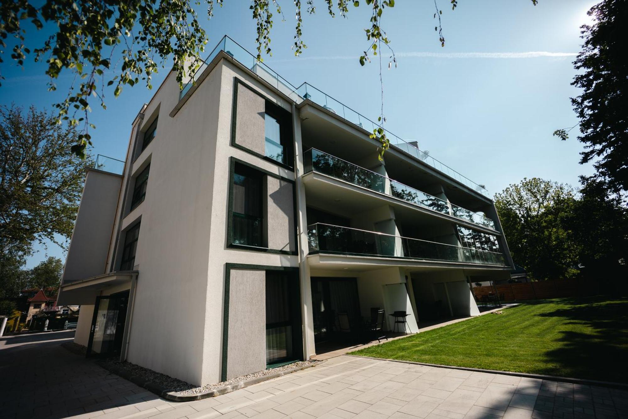 Villa Bauhaus Labi Garden Wellness Apartman Шіофок Екстер'єр фото