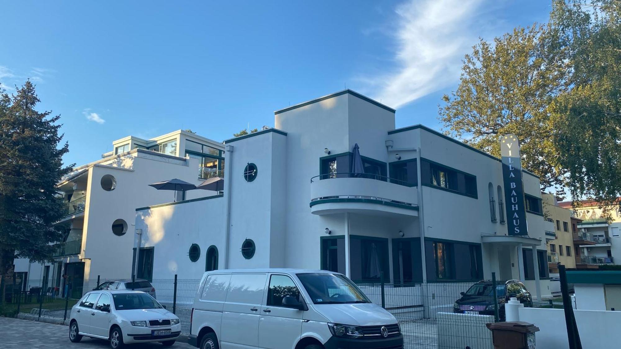 Villa Bauhaus Labi Garden Wellness Apartman Шіофок Екстер'єр фото