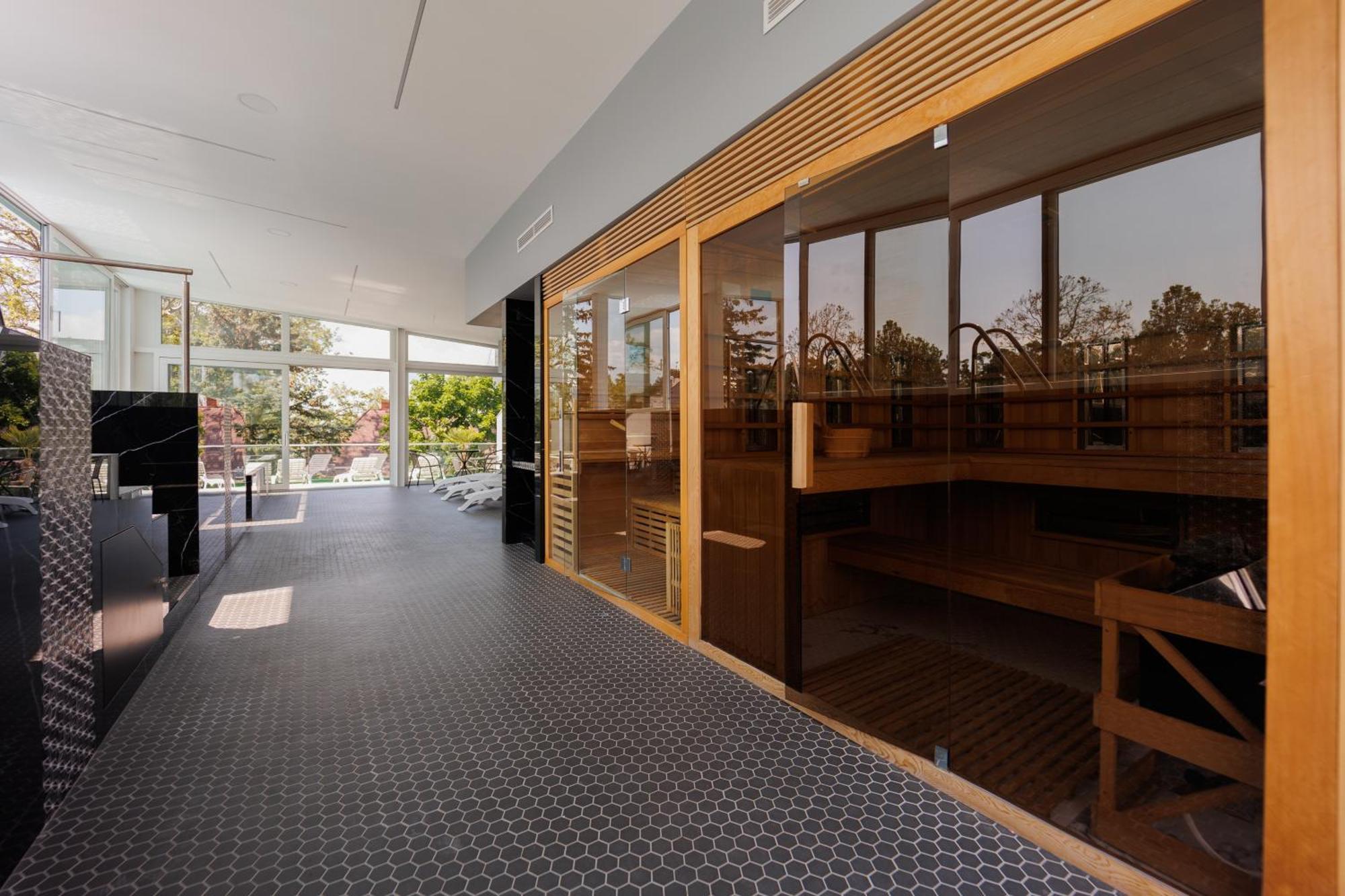 Villa Bauhaus Labi Garden Wellness Apartman Шіофок Екстер'єр фото