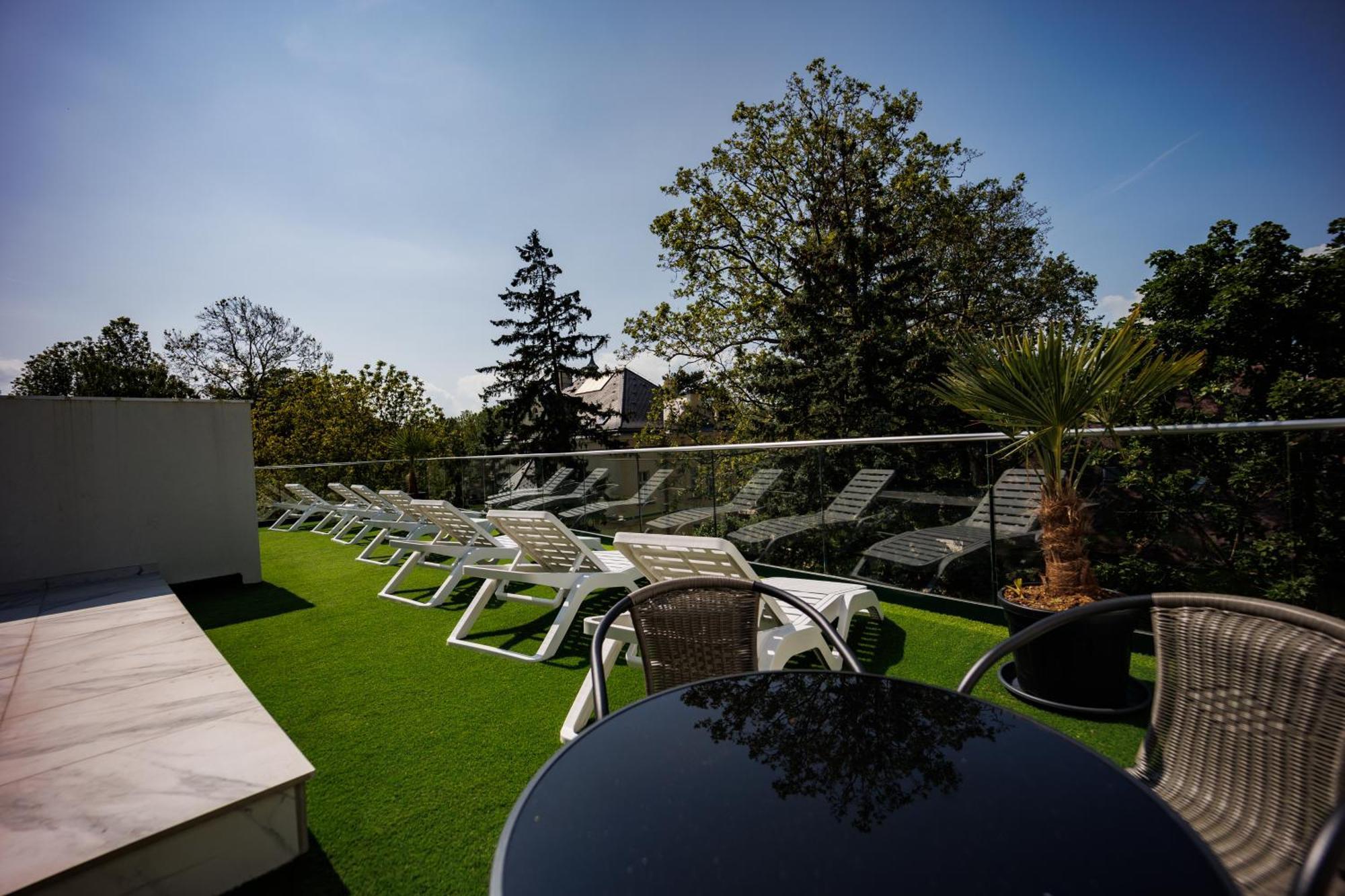 Villa Bauhaus Labi Garden Wellness Apartman Шіофок Екстер'єр фото